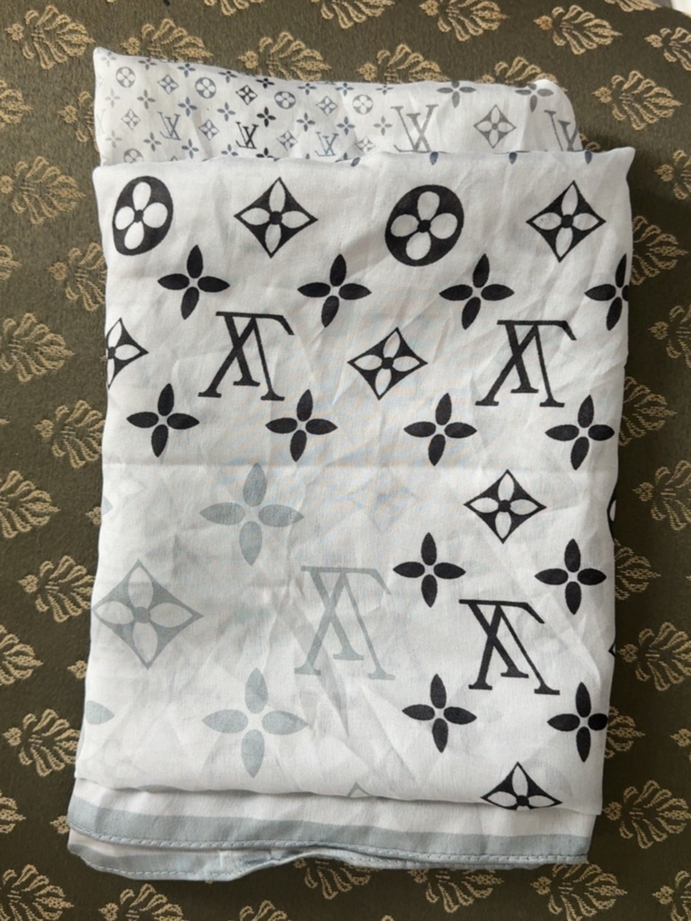 Louis Vuitton grey Logo Scarf - Black & Gray Motif